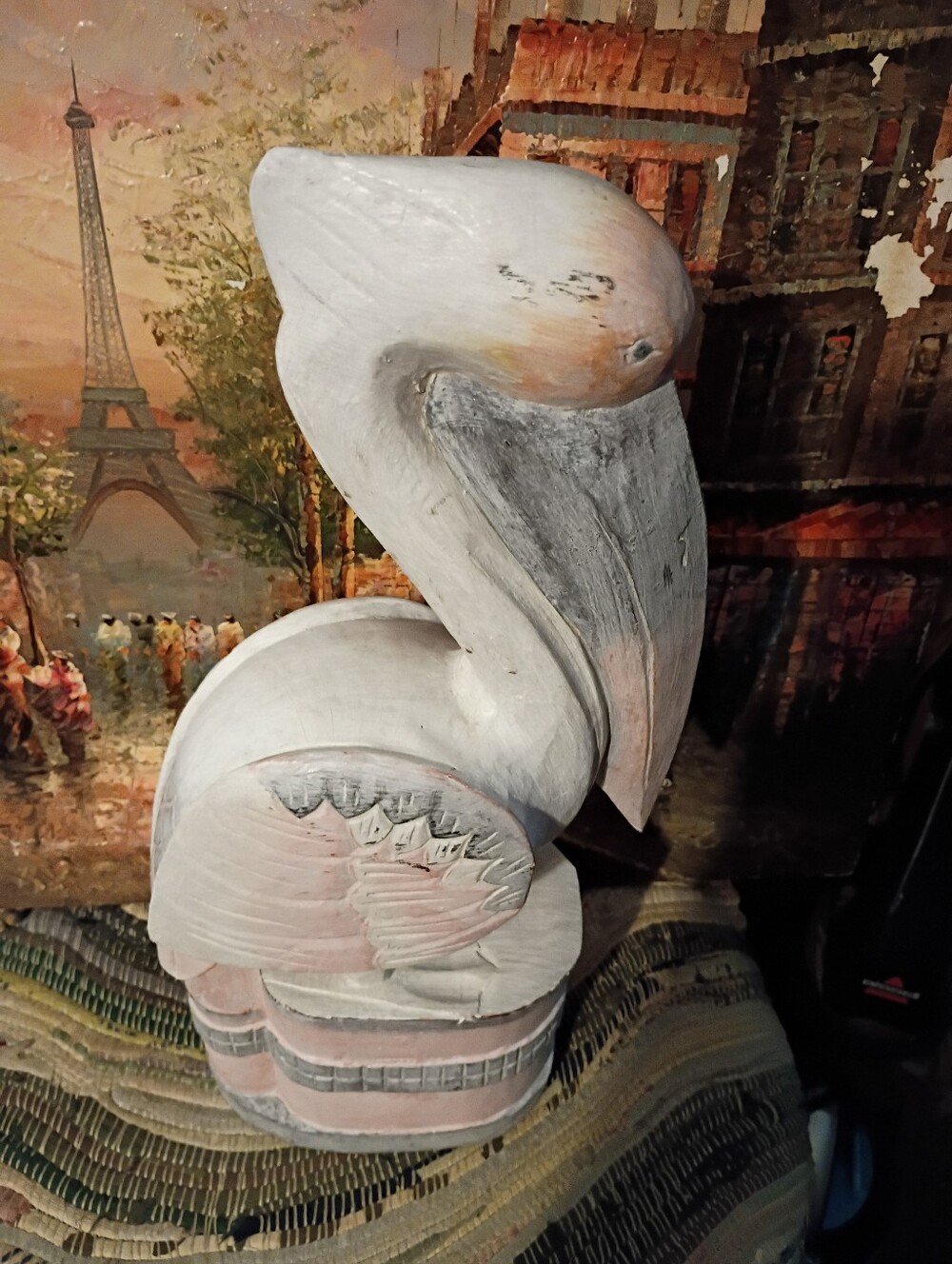 VINTAGE 🏞️ Hand-Carved Wooden Pelican Sculpture - White & Pale Pink 🩷 GIFT 🎁